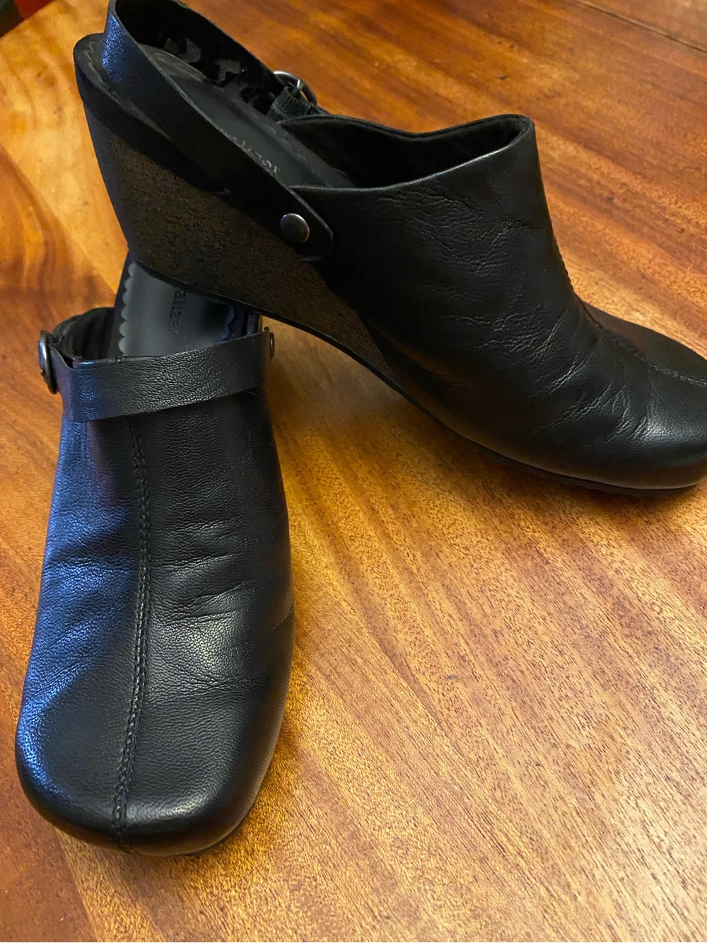 Naturalizer Leola Black Leather Women's Wedge Slingback Clogs